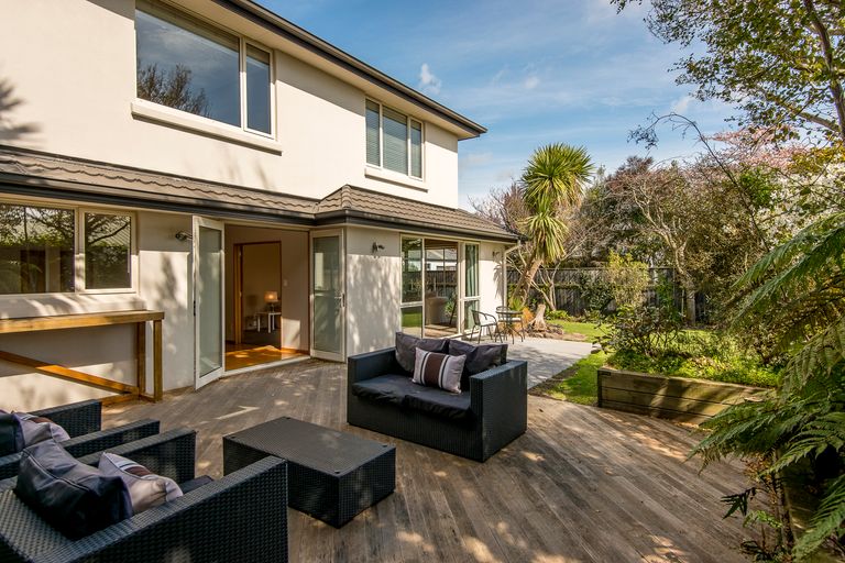 Photo of property in 31b Sandwich Road, Beckenham, Christchurch, 8023