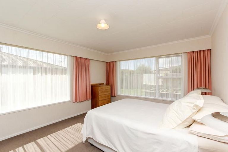 Photo of property in 13 Waiwera Place, Merrilands, New Plymouth, 4312