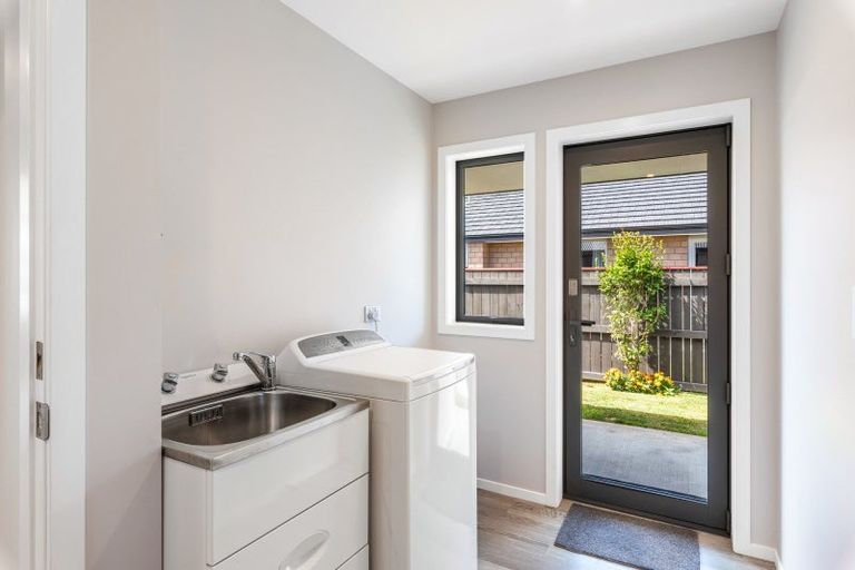 Photo of property in 24 Barry Curtis Place, Levin, 5510