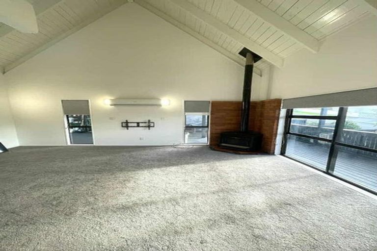 Photo of property in 77 Spence Road, Henderson, Auckland, 0612
