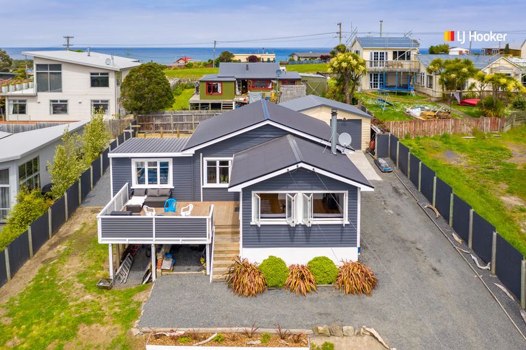 Photo of property in 10 Copeland Street, Brighton, Dunedin, 9035