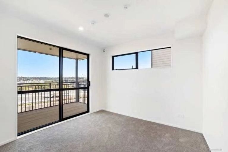 Photo of property in 17 Peony Mews, Oteha, Auckland, 0632