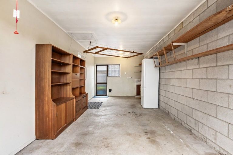 Photo of property in 2/6 Annette Avenue, Te Atatu South, Auckland, 0610