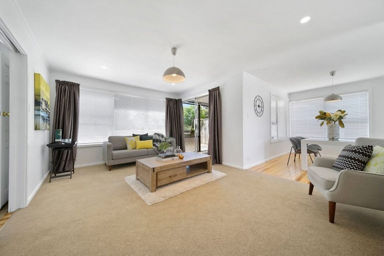 Photo of property in 6 Lynley Place, Pakuranga Heights, Auckland, 2010