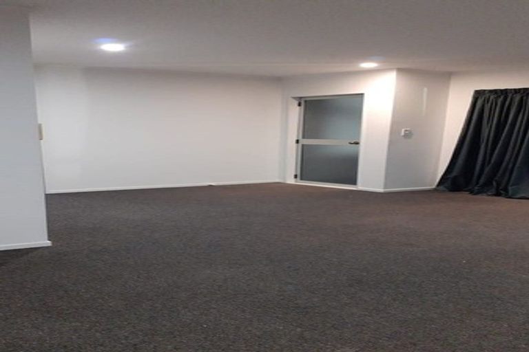 Photo of property in 2/28 Lilburn Crescent, Massey, Auckland, 0614