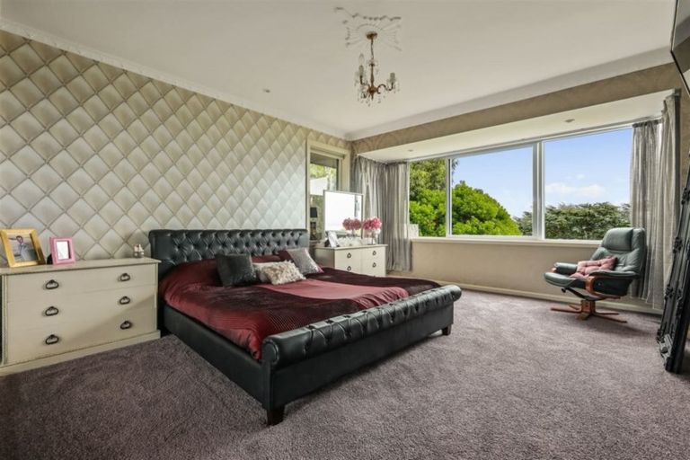 Photo of property in 13 Madeley Road, Mount Pleasant, Christchurch, 8081