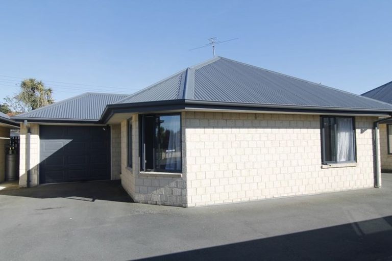 Photo of property in 26b Sawyers Arms Road, Northcote, Christchurch, 8052