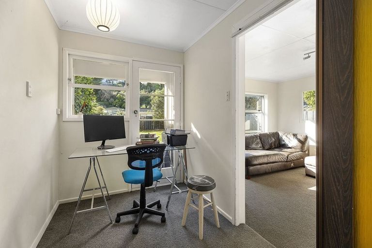 Photo of property in 2 Eskdale Road, Papakowhai, Porirua, 5024