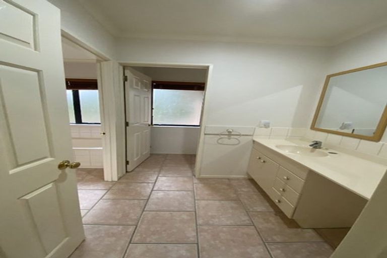 Photo of property in 94 Landing Drive, Albany, Auckland, 0632