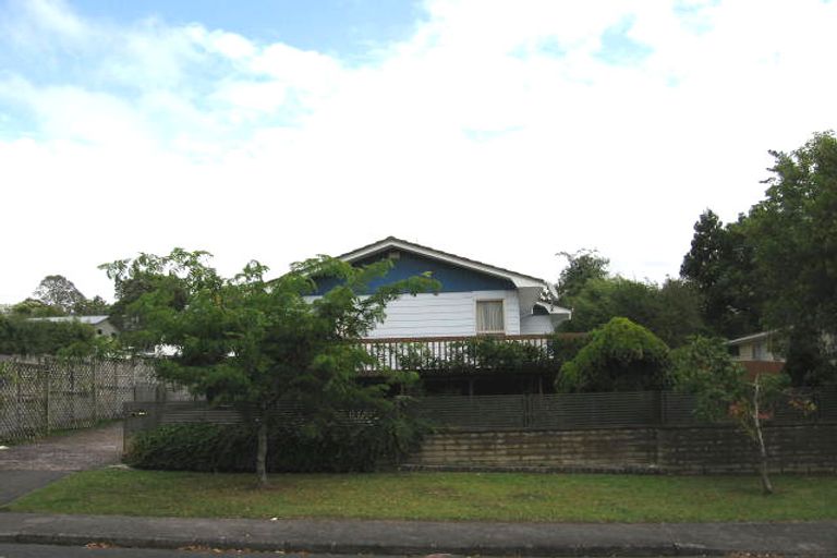 Photo of property in 6 Longreach Drive, Sunnyvale, Auckland, 0612