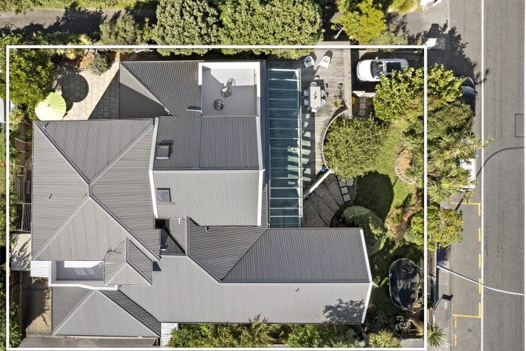 Photo of property in 107-109 Muritai Road, Eastbourne, Lower Hutt, 5013