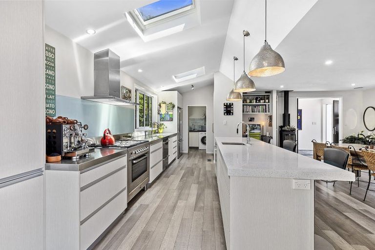 Photo of property in 15 Somerville Terrace, Tawa, Wellington, 5028