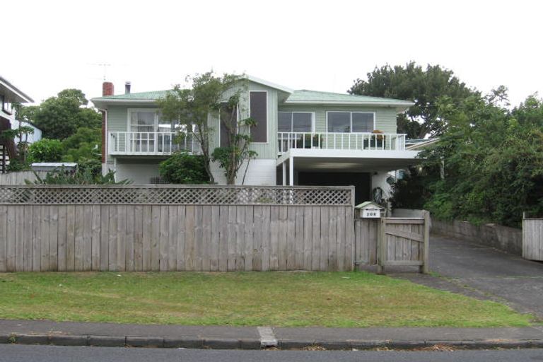 Photo of property in 208 Sunnynook Road, Totara Vale, Auckland, 0627
