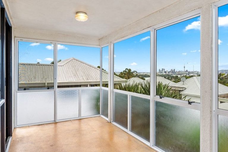 Photo of property in 3/14 Wernham Place, Northcote, Auckland, 0626