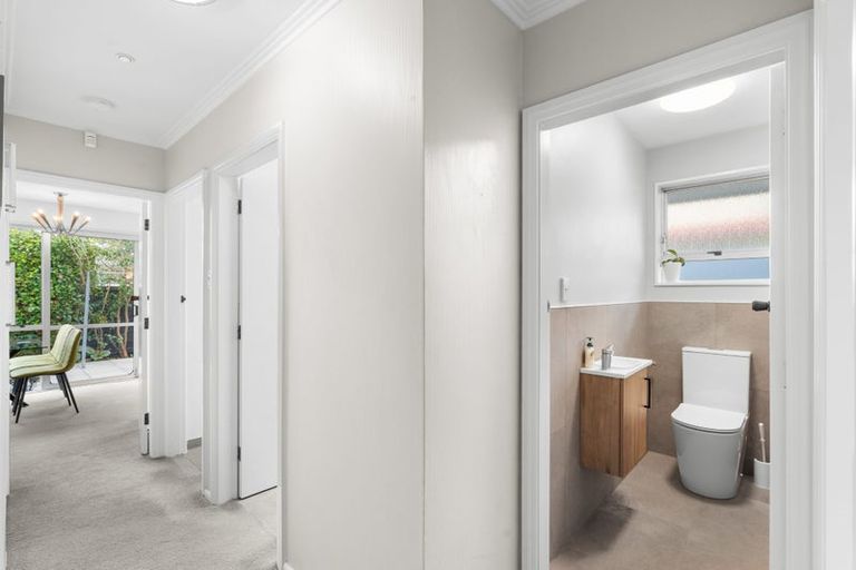 Photo of property in 35 Montclare Avenue, Avonhead, Christchurch, 8042