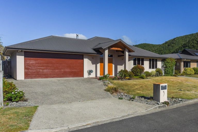 Photo of property in 5 Nautique Place, Waikawa, Picton, 7220