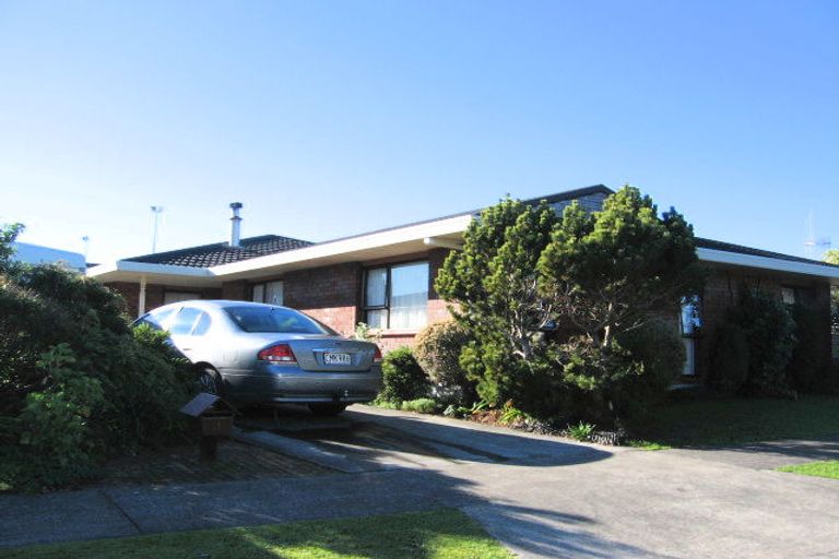 Photo of property in 4 Grange Place, Milson, Palmerston North, 4414