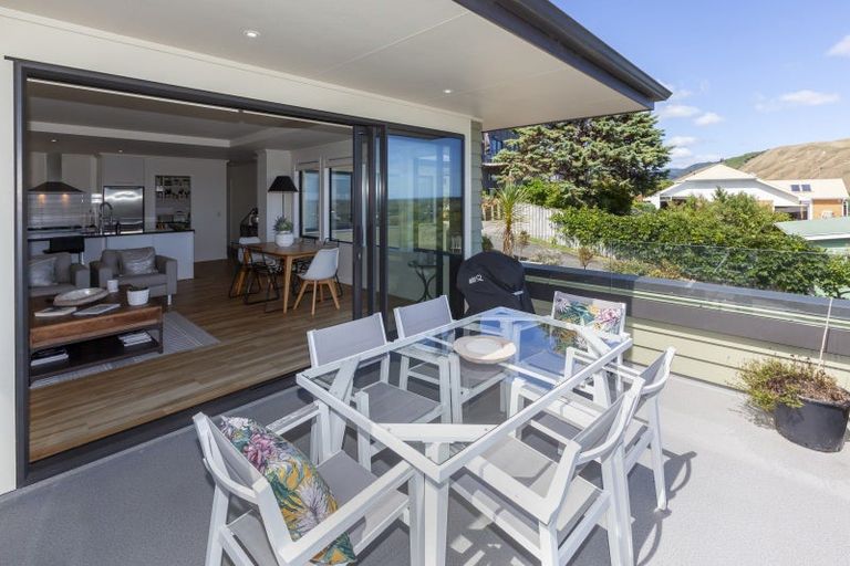 Photo of property in 39b Kakariki Grove, Waikanae, 5036