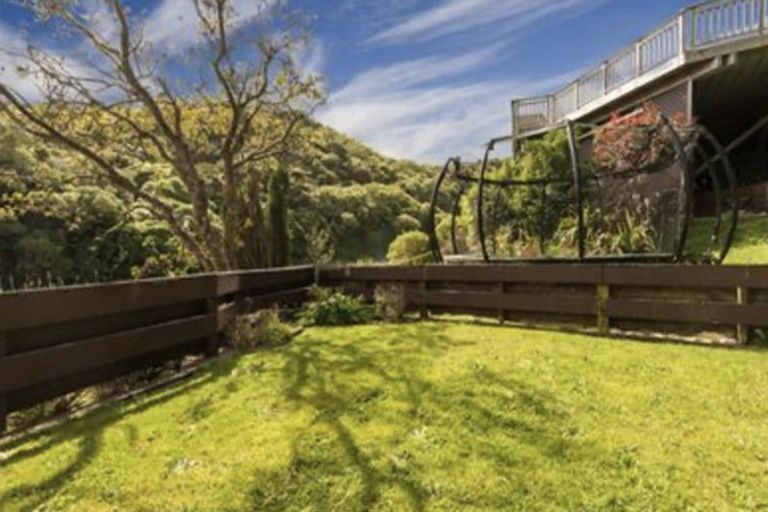 Photo of property in 74 Dowse Drive, Maungaraki, Lower Hutt, 5010