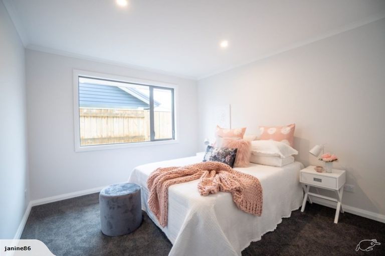 Photo of property in 5 Mediterranean Grove, Fitzherbert, Palmerston North, 4410