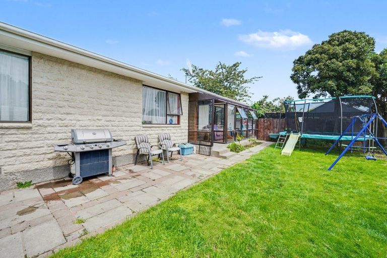 Photo of property in 2/119a Prestons Road, Redwood, Christchurch, 8051