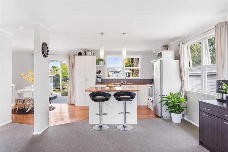 Photo of property in 253 Rangatira Road, Beach Haven, Auckland, 0626