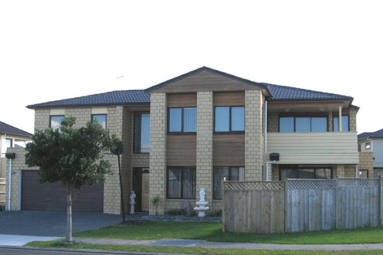 Photo of property in 28 Waimanu Bay Drive, Te Atatu Peninsula, Auckland, 0610