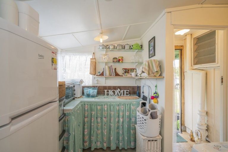 Photo of property in 14 Annette Place, Whitianga, 3510