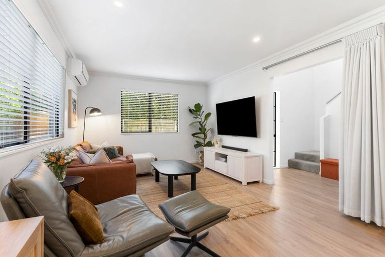 Photo of property in 2/34 Selwyn Crescent, Forrest Hill, Auckland, 0620