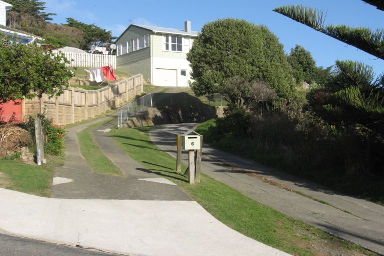 Photo of property in 6 Hollow Close, Titahi Bay, Porirua, 5022