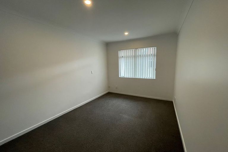 Photo of property in 1/44 Carlos Drive, Flat Bush, Auckland, 2016