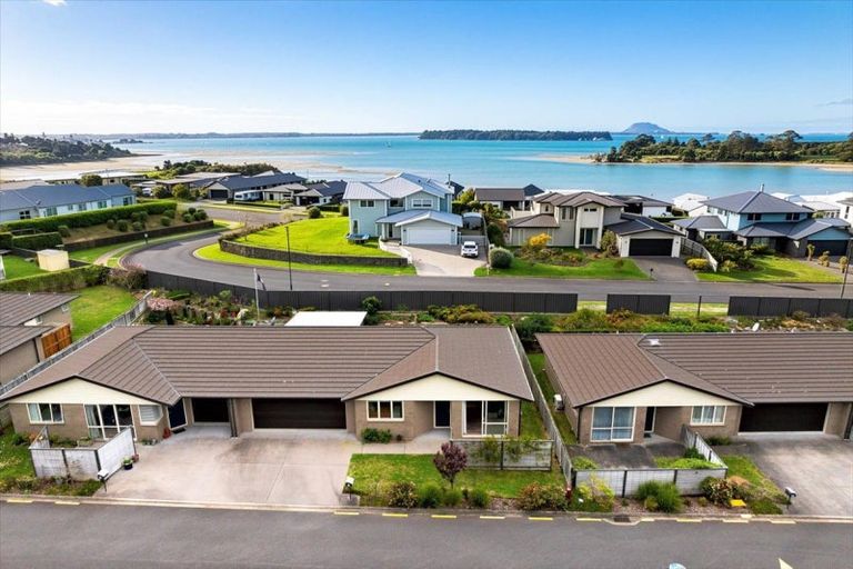 Photo of property in Waterview Estate, 85/4 Greystone Place, Omokoroa, 3114