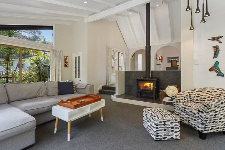 Photo of property in 16 Langstone Place, Chatswood, Auckland, 0626