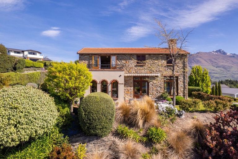 Photo of property in 1 Garland Terrace, Kelvin Heights, Queenstown, 9300