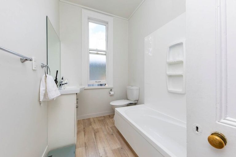 Photo of property in 12 Neesons Way, Glendene, Auckland, 0602