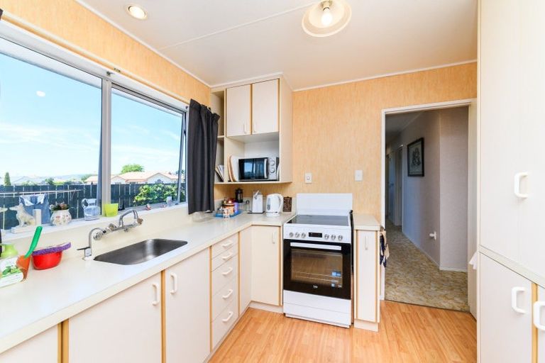 Photo of property in 32 Leander Place, Milson, Palmerston North, 4414