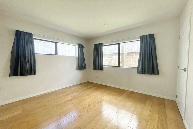 Photo of property in 32a Kelman Road, Kelston, Auckland, 0602