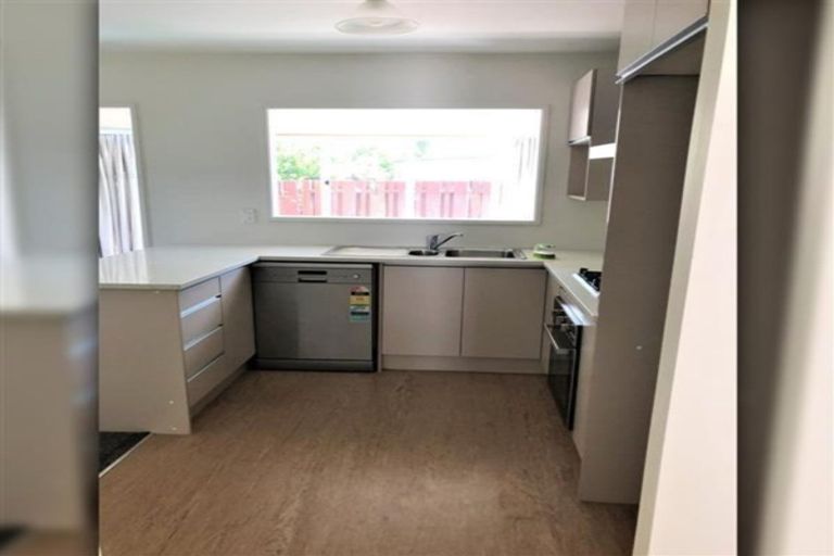 Photo of property in 2/52 Waitaki Street, Henderson, Auckland, 0612