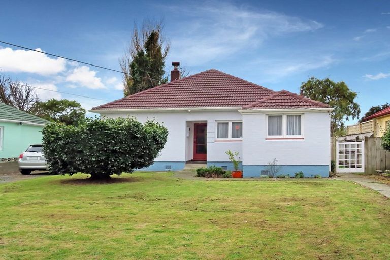 Photo of property in 17 Roberts Street, Epuni, Lower Hutt, 5011