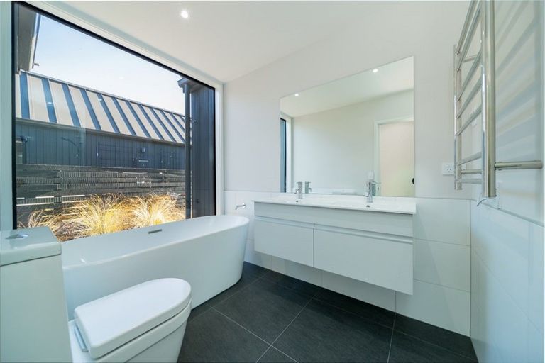 Photo of property in 8 Parera Lane, Jacks Point, Queenstown, 9371