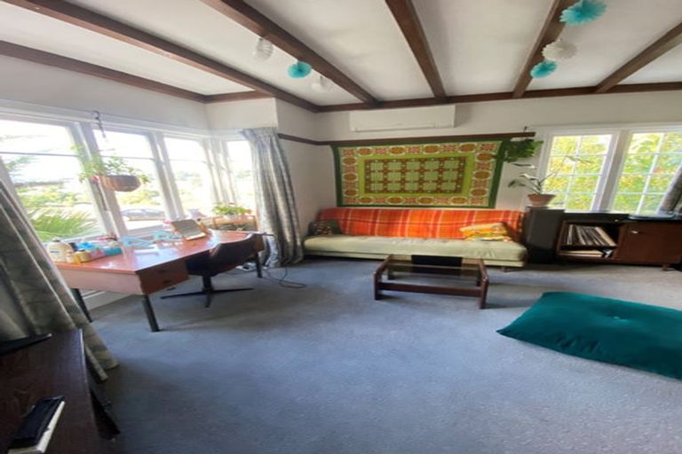 Photo of property in 51 Northland Road, Northland, Wellington, 6012