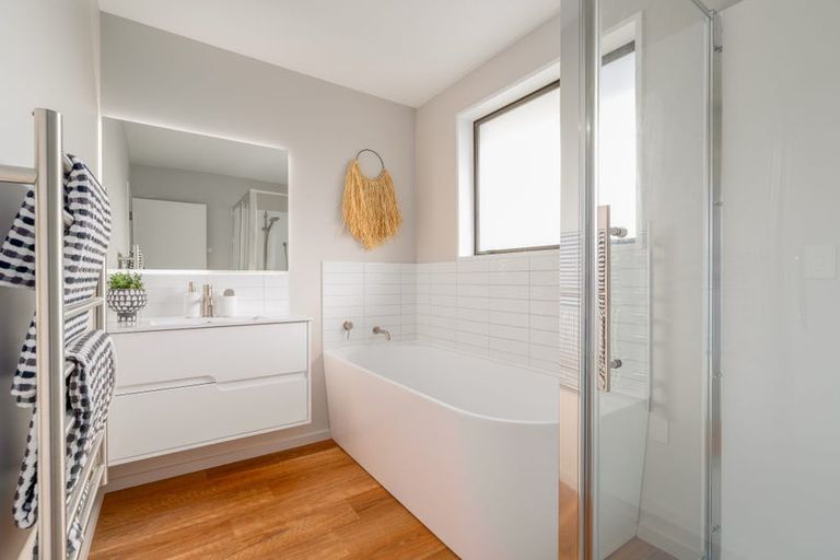 Photo of property in 1/52a Aorangi Road, Bryndwr, Christchurch, 8053