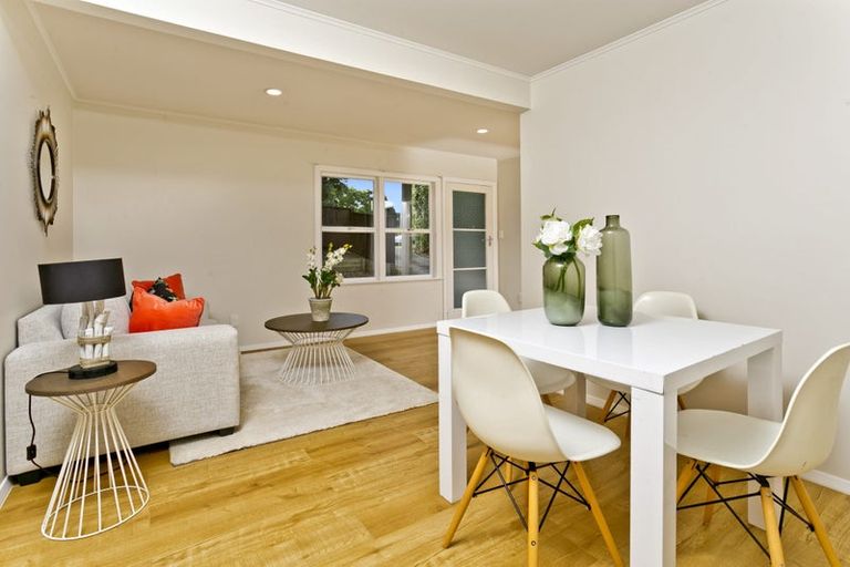 Photo of property in 1/221 Lake Road, Belmont, Auckland, 0622