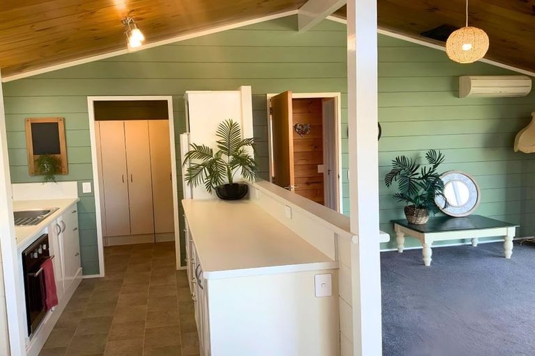 Photo of property in 1 Alexander Road, Waikanae, 5036