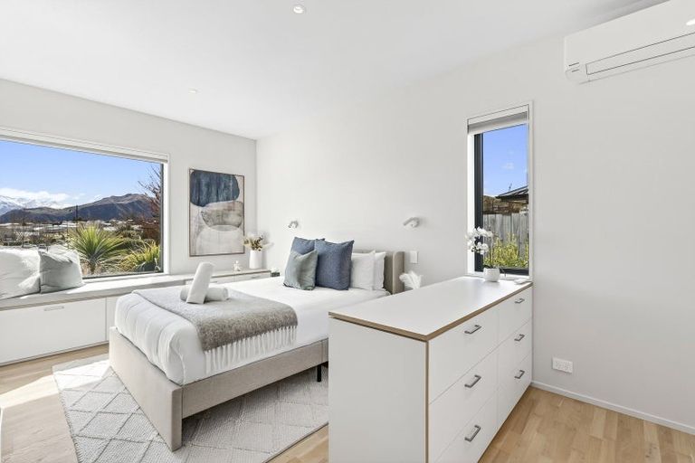 Photo of property in 15 Kereru Crescent, Wanaka, 9305