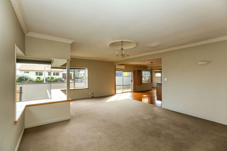 Photo of property in 4 Mclean Street, Strandon, New Plymouth, 4312