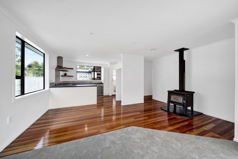 Photo of property in 14 Bromley Place, Westown, New Plymouth, 4310