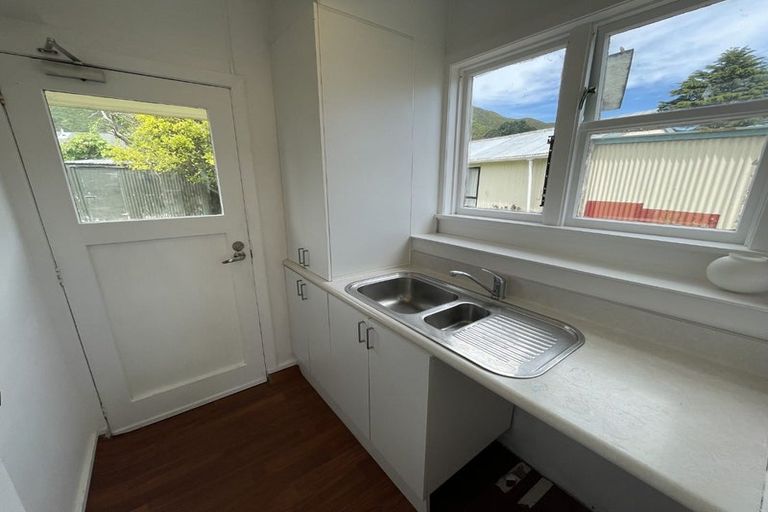 Photo of property in 8 Whakataki Grove, Waiwhetu, Lower Hutt, 5010