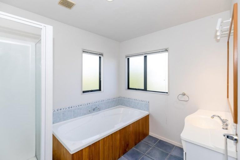 Photo of property in 24 Caversham Drive, Rototuna, Hamilton, 3210