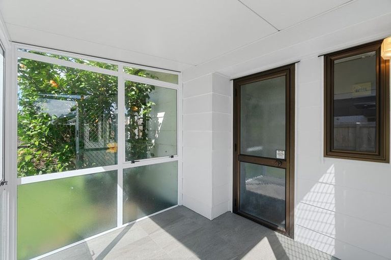 Photo of property in 3/121 Bruce Mclaren Road, Henderson, Auckland, 0612